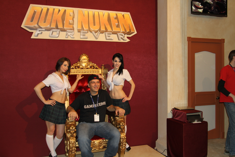 Illustration for article titled Duke Nukem Draws Them In With The Ladies, And The Chandeliers